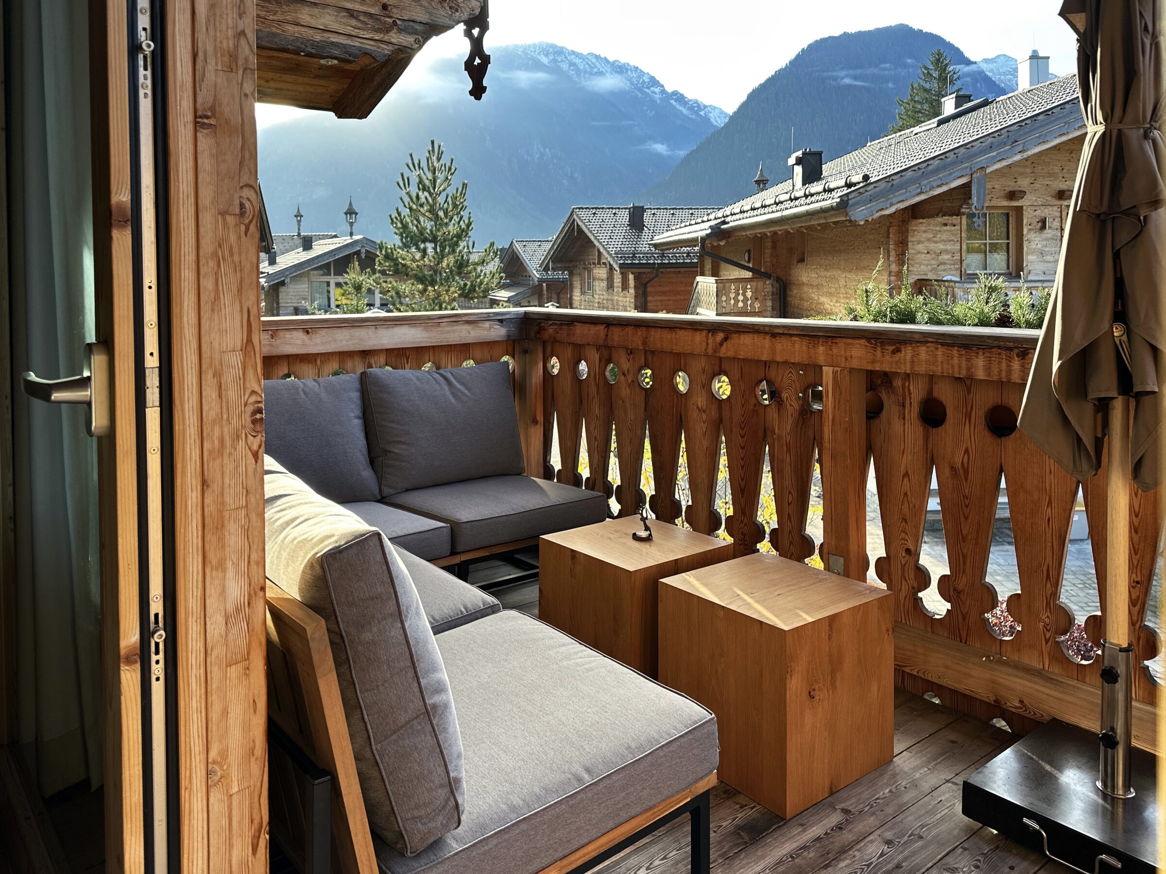 Balkon mit Bergblick und Lounge